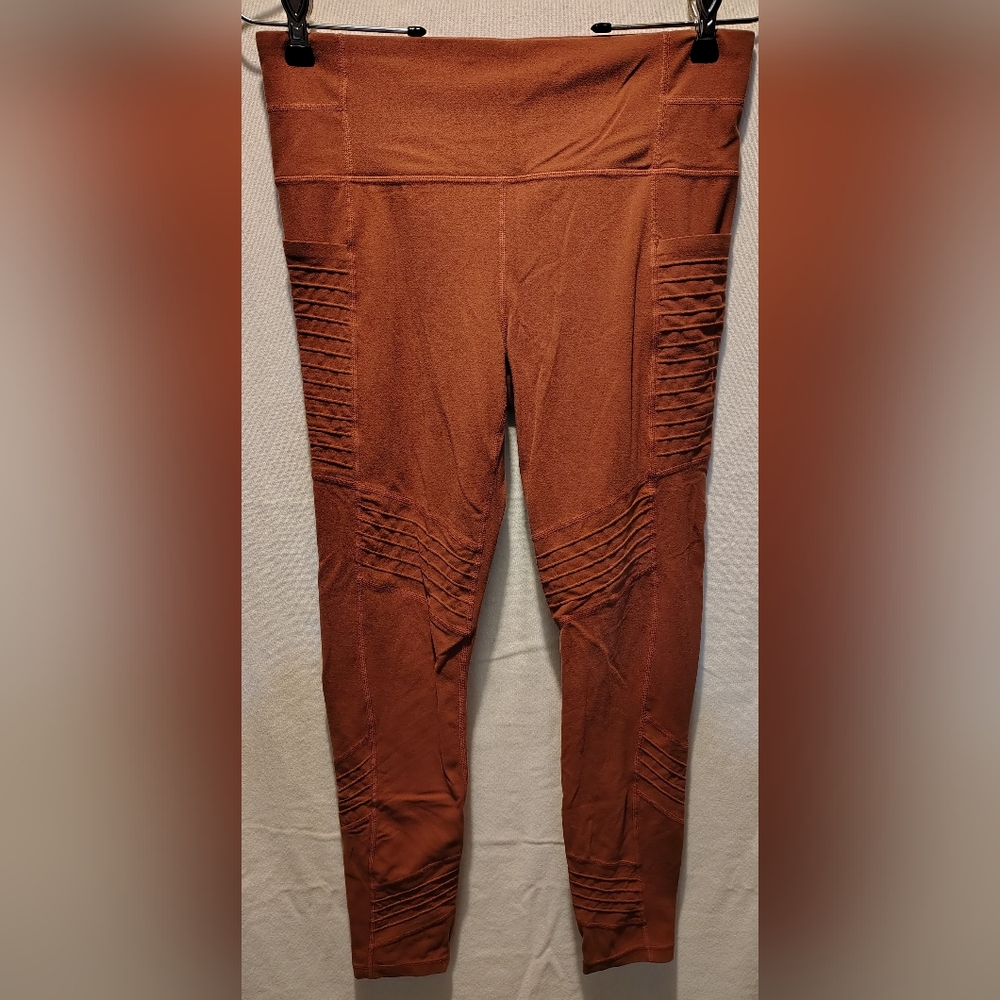 ATHLETA Stash Two Pocket Moto Leggings Size Medium NWOT